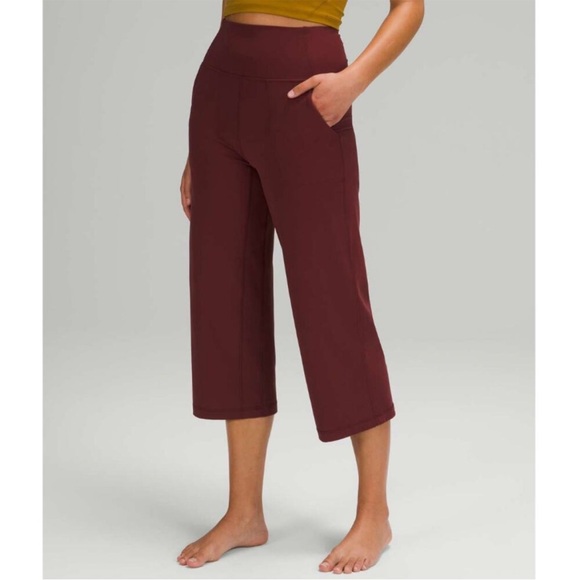 Lululemon Align Wide Leg Super-High-Rise Crop
23" Red Merlot, Size 6 - Picture 2 of 12